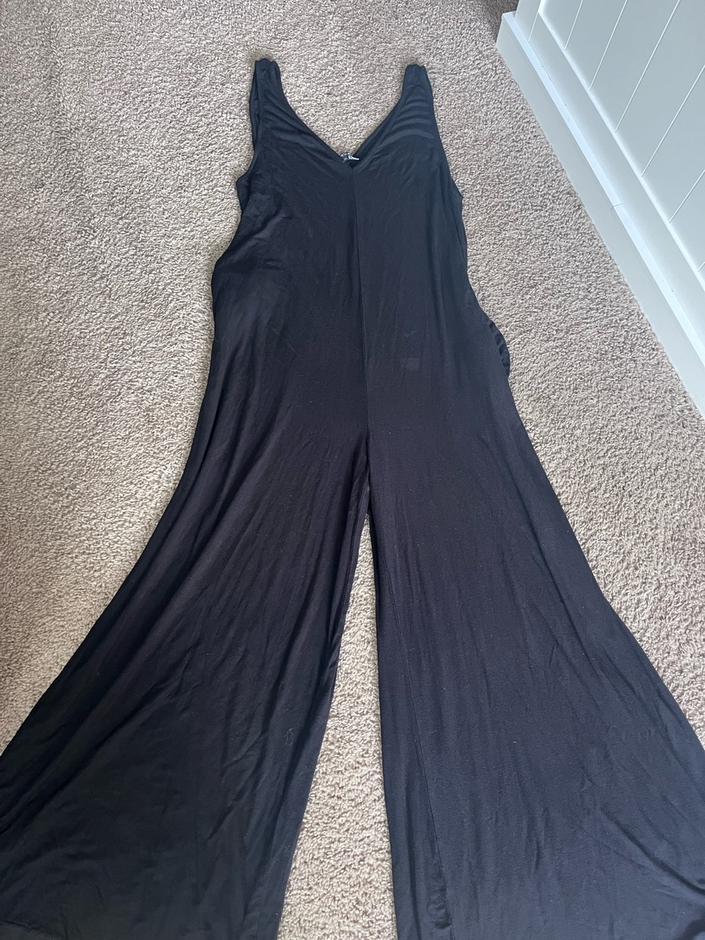 Fashion Nova Black V-Neck Wide Leg Jumpsuit medium size